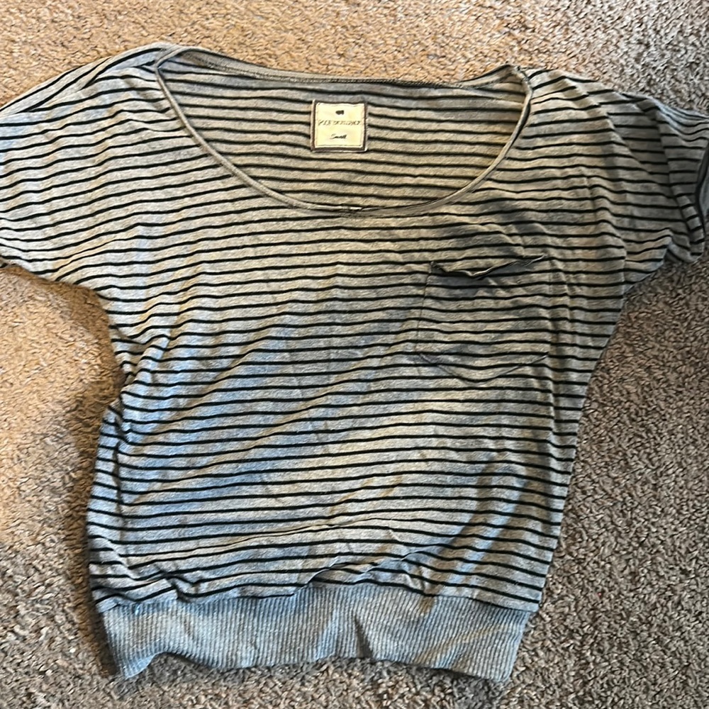 Small grey and black tshirt